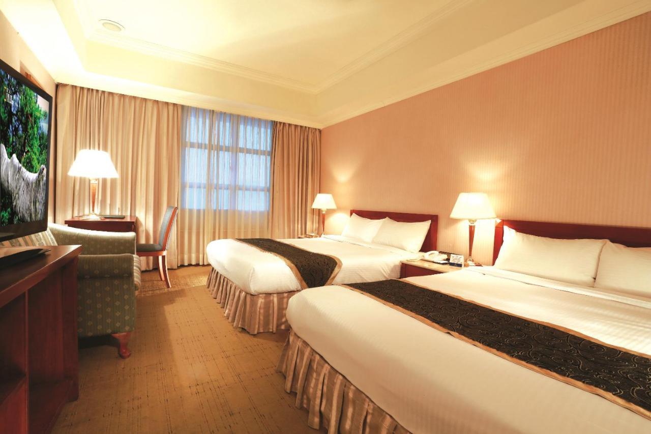Grand Boss Hotel Yilan Bagian luar foto