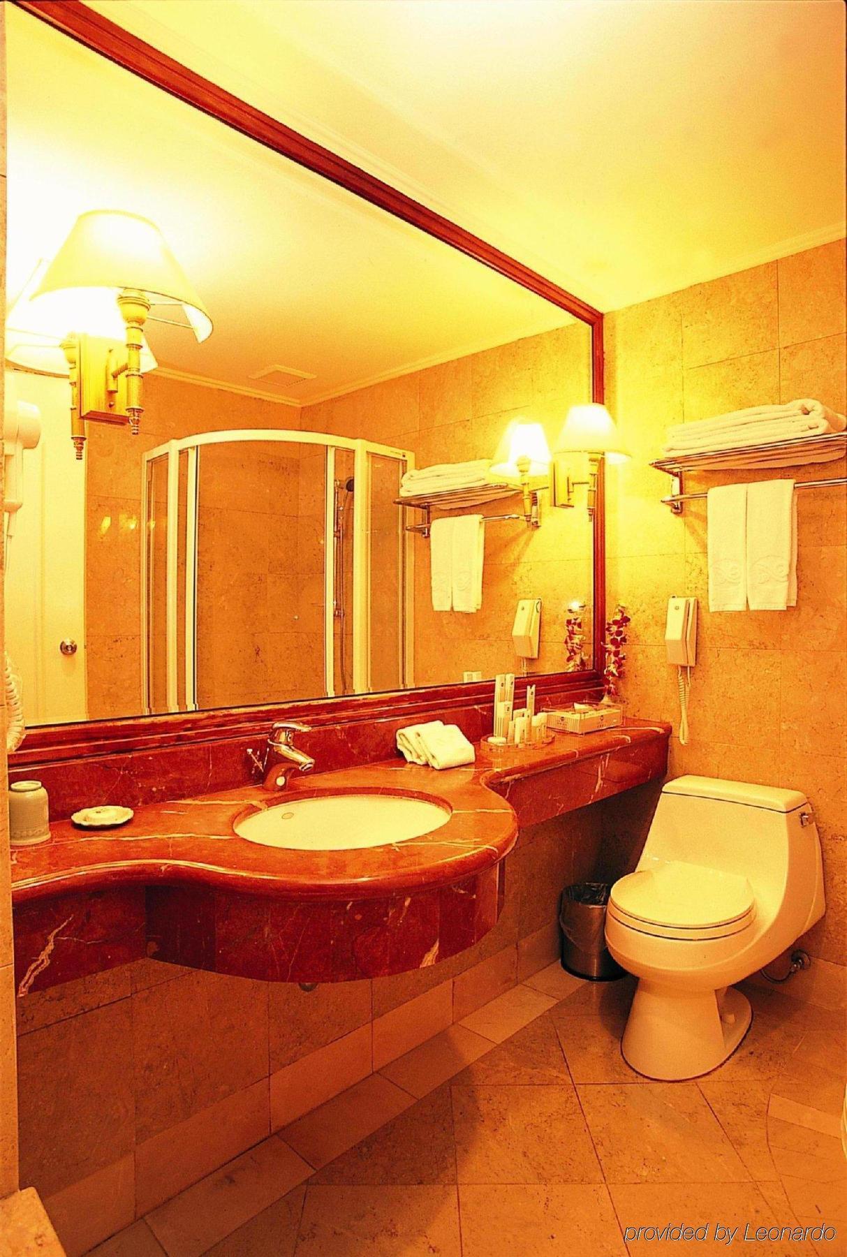 Grand Boss Hotel Yilan Bagian luar foto