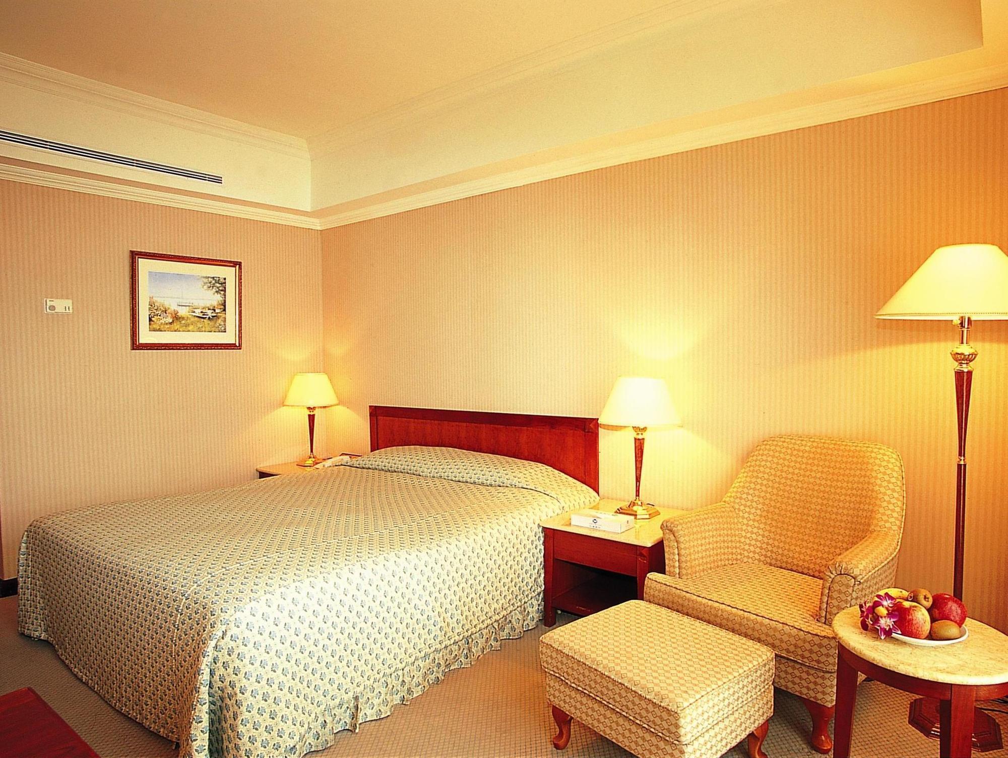 Grand Boss Hotel Yilan Bagian luar foto