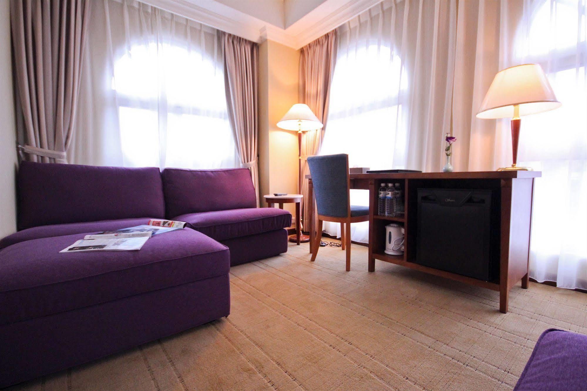 Grand Boss Hotel Yilan Bagian luar foto