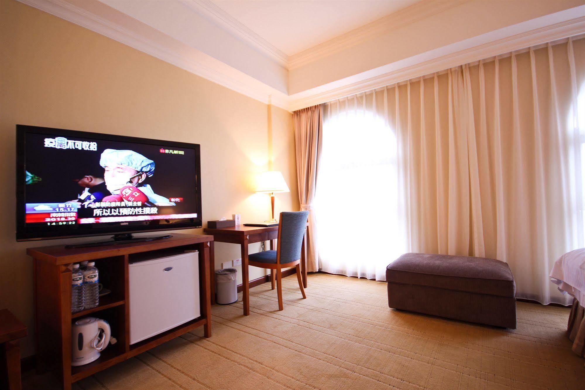 Grand Boss Hotel Yilan Bagian luar foto
