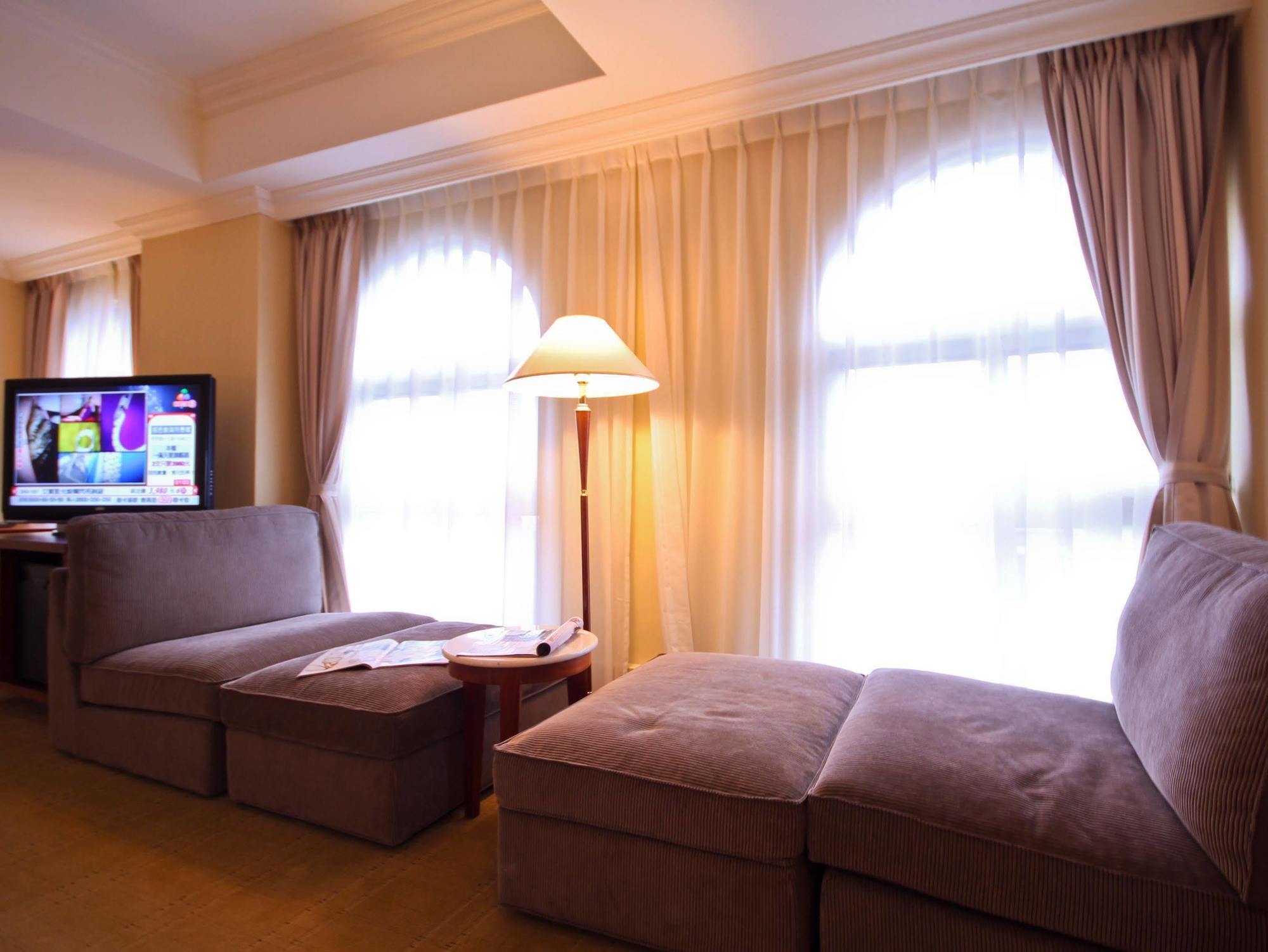 Grand Boss Hotel Yilan Bagian luar foto