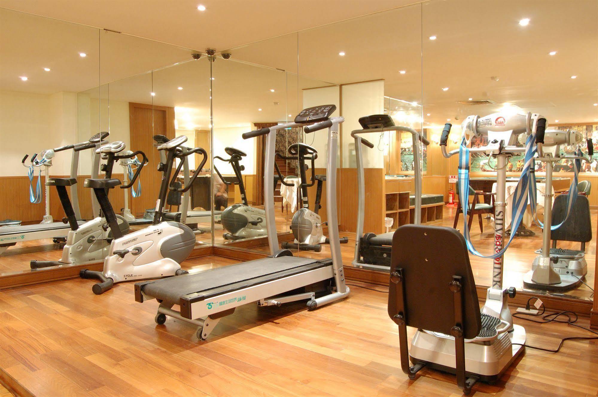 Grand Boss Hotel Yilan Bagian luar foto