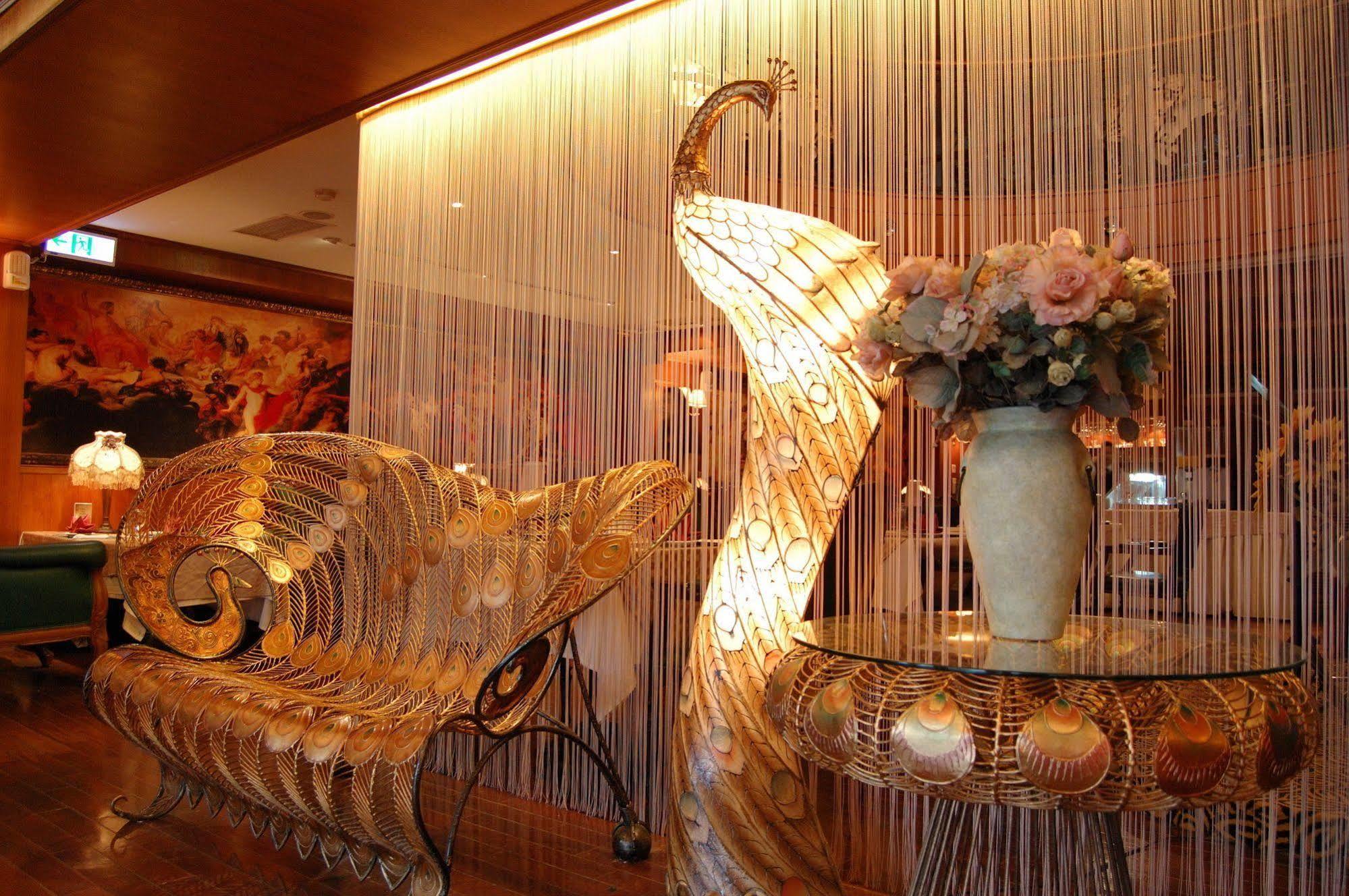 Grand Boss Hotel Yilan Bagian luar foto