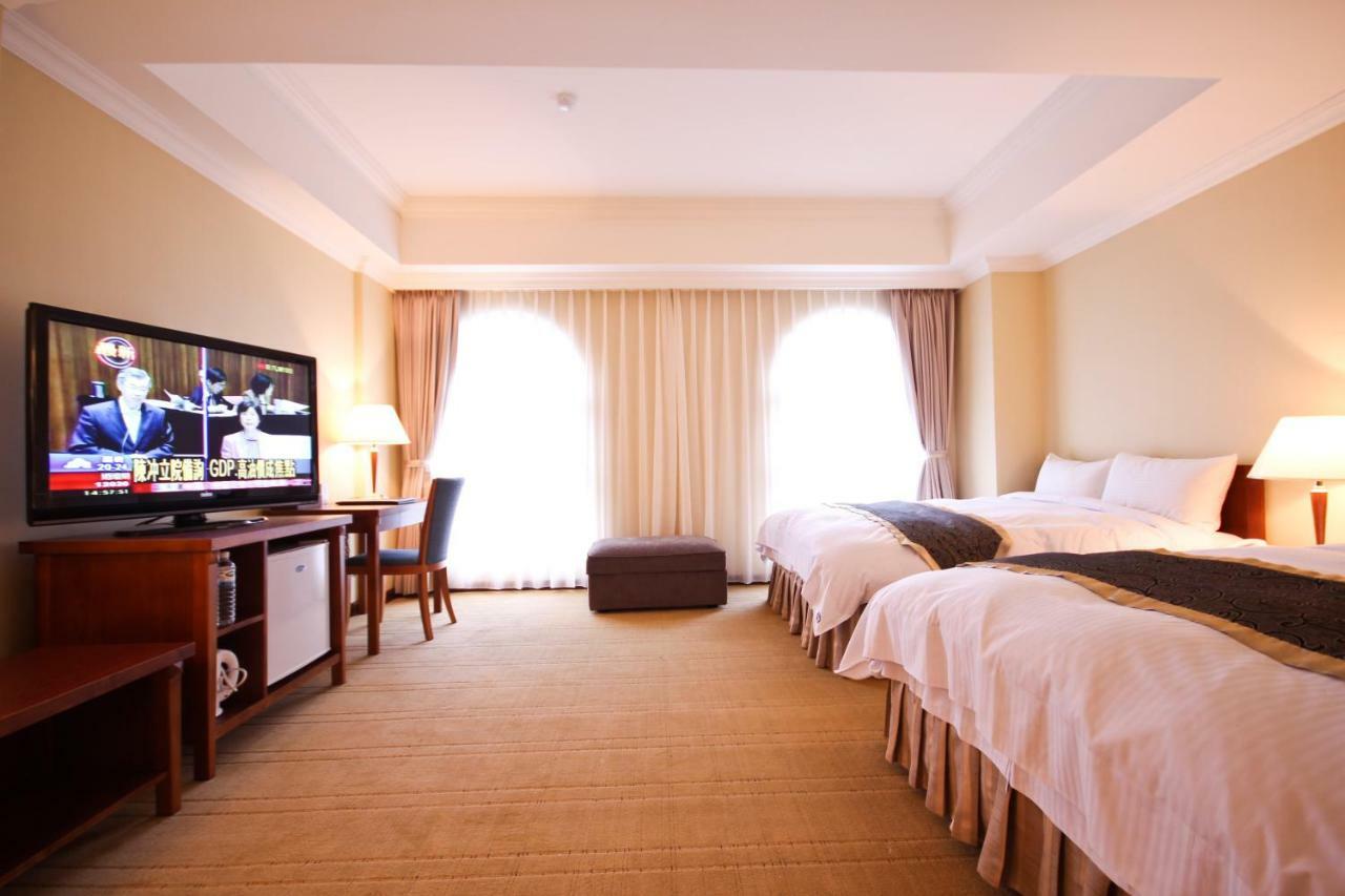 Grand Boss Hotel Yilan Bagian luar foto
