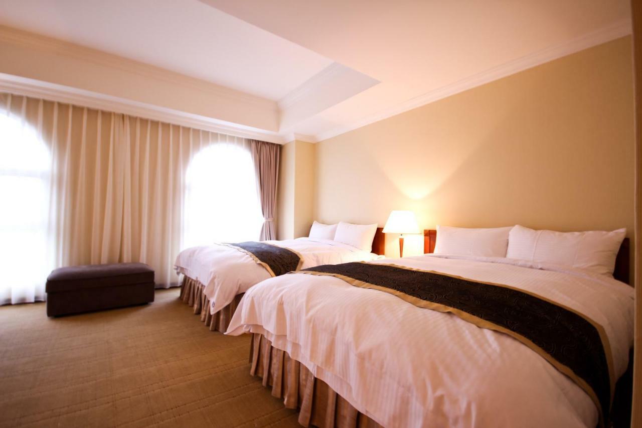 Grand Boss Hotel Yilan Bagian luar foto